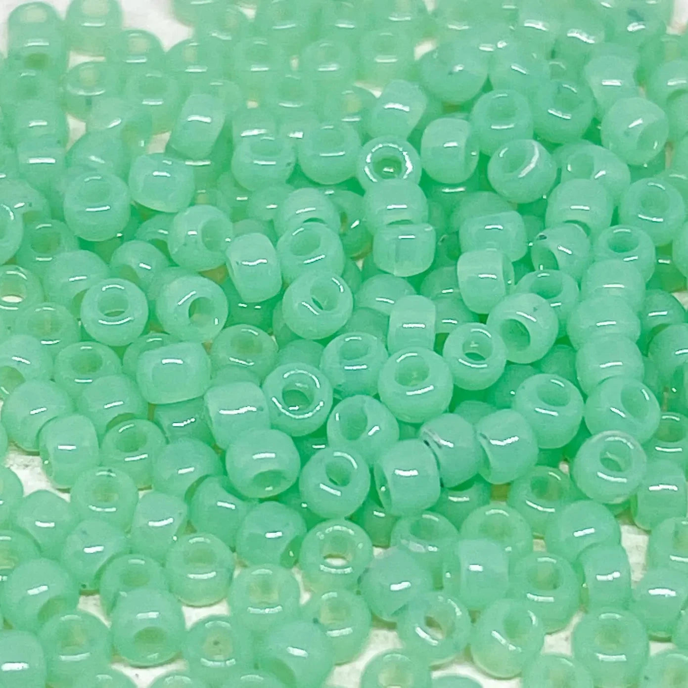 TOHO Beads Perlen Rocaille 10g Nr. 1144 Milky Kiwi