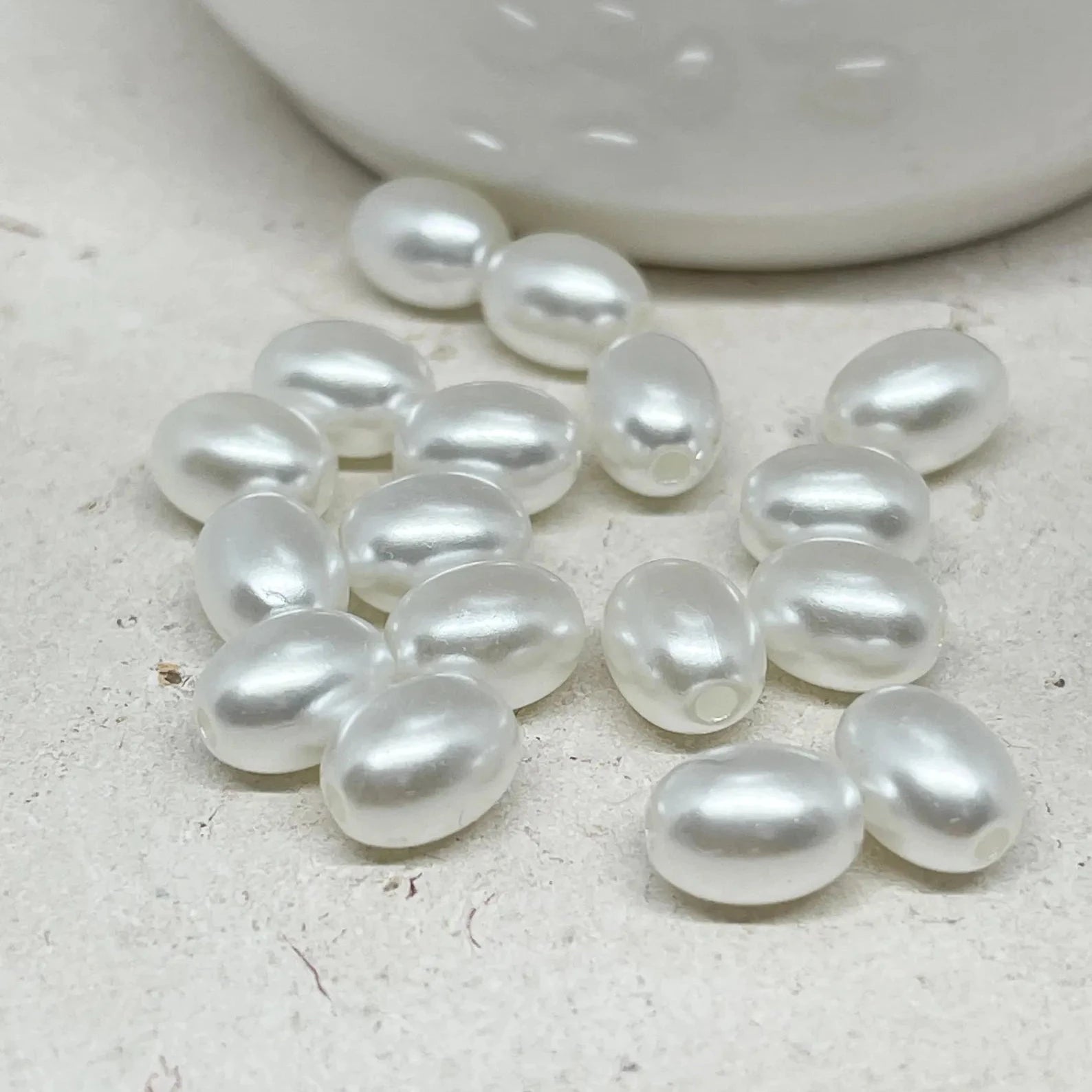 Acryl Perlen Oval Weiß 25 St.