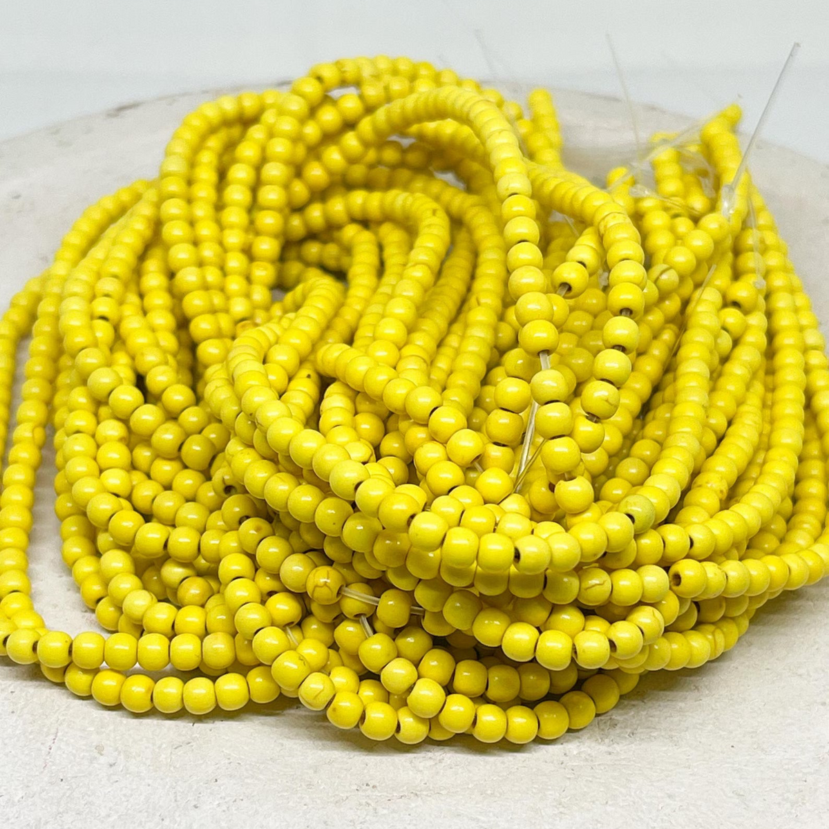 100 St. Howlith Perlen 4mm Gelb