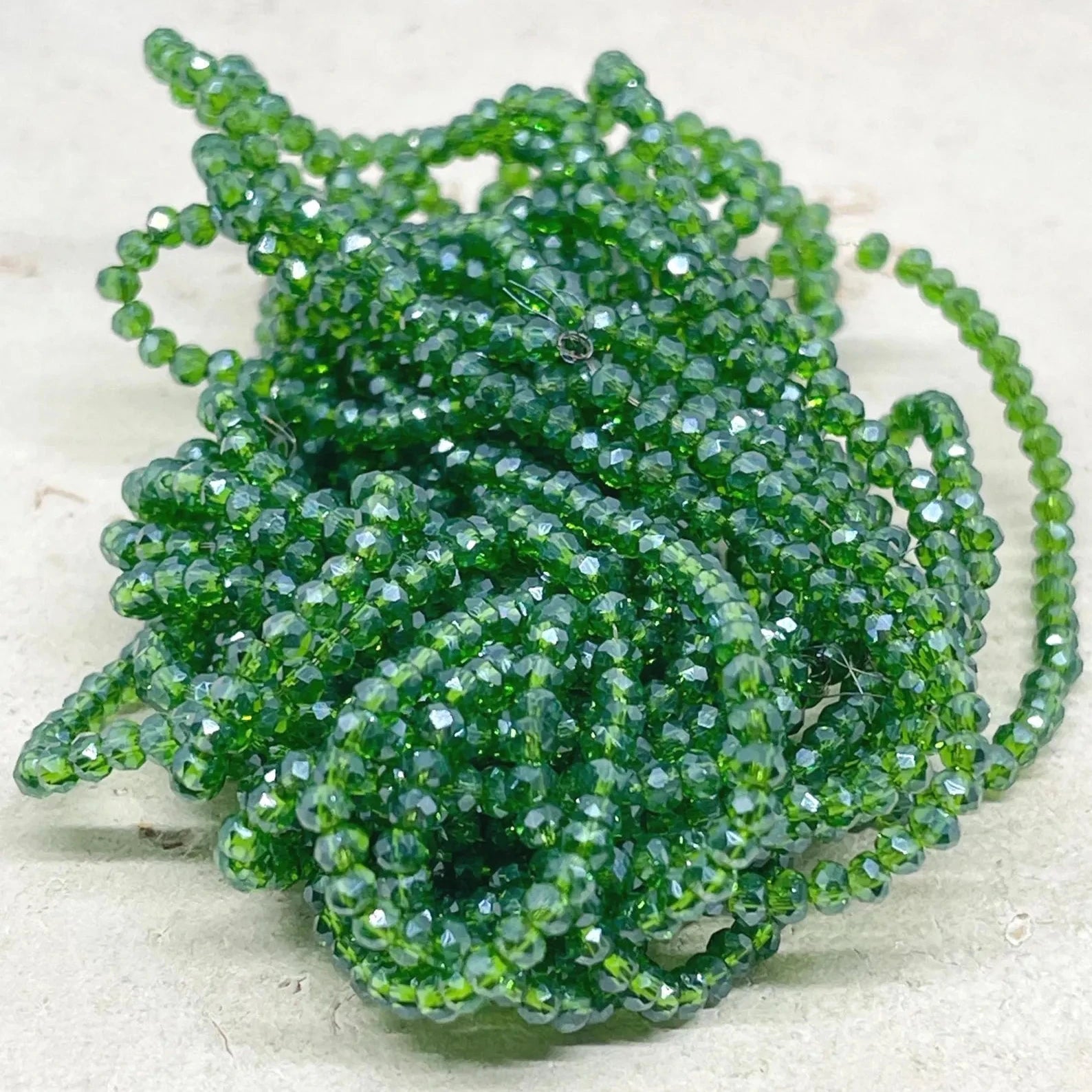 Glasperlen 2mm 150 St., Grüne Perlen
