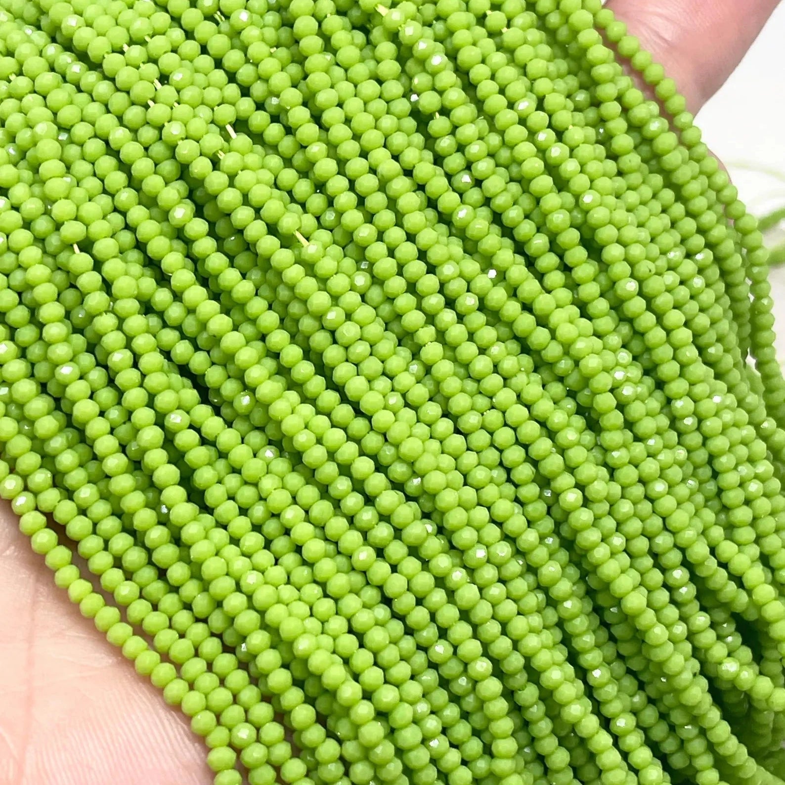 Glasperlen 2mm Apfelgrün