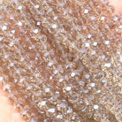 Ein Strang Glasperlen, facettiert, bedampft.

Farbe: Sand Beige
