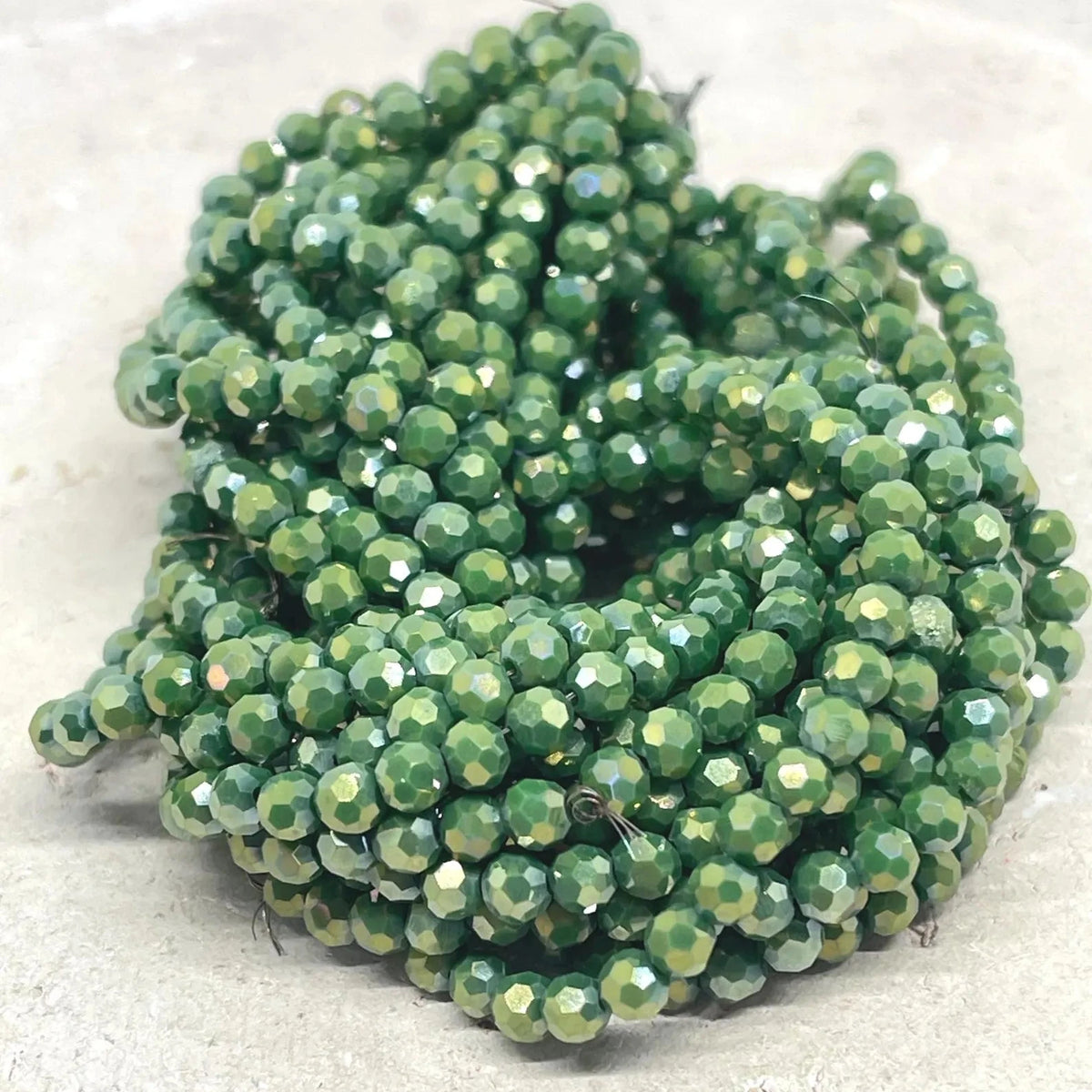 Glasschliffperlen 4mm - Grün mit AB Schimmer