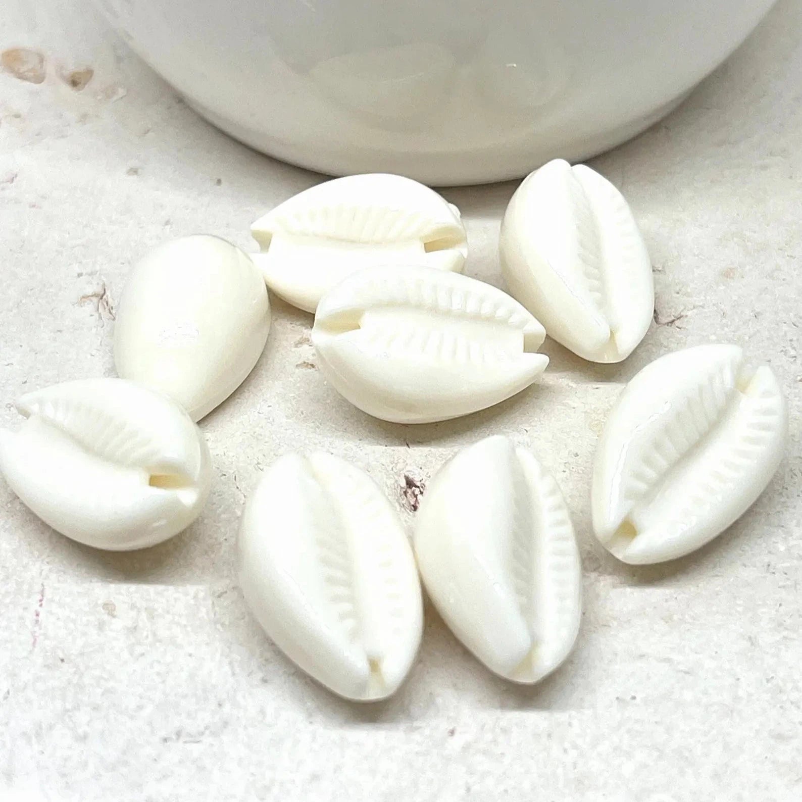 20 St. Acryl Muschel Perlen