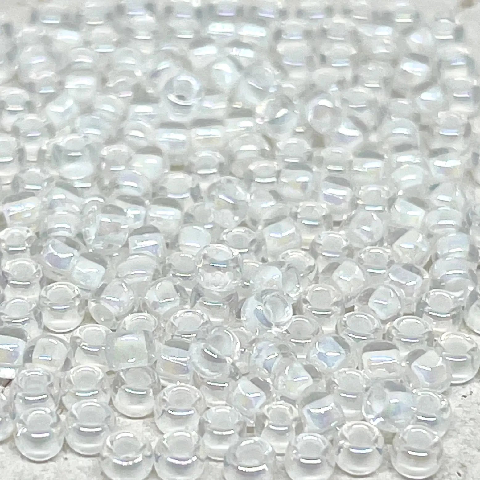 TOHO Beads Perlen Rocaille 10g Nr. 777 Inside Color Rainbow Crystal