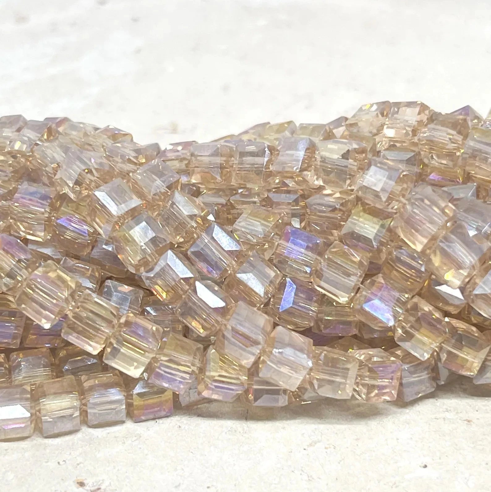 Glaswürfel Glasschliffperlen 6mm - Beige