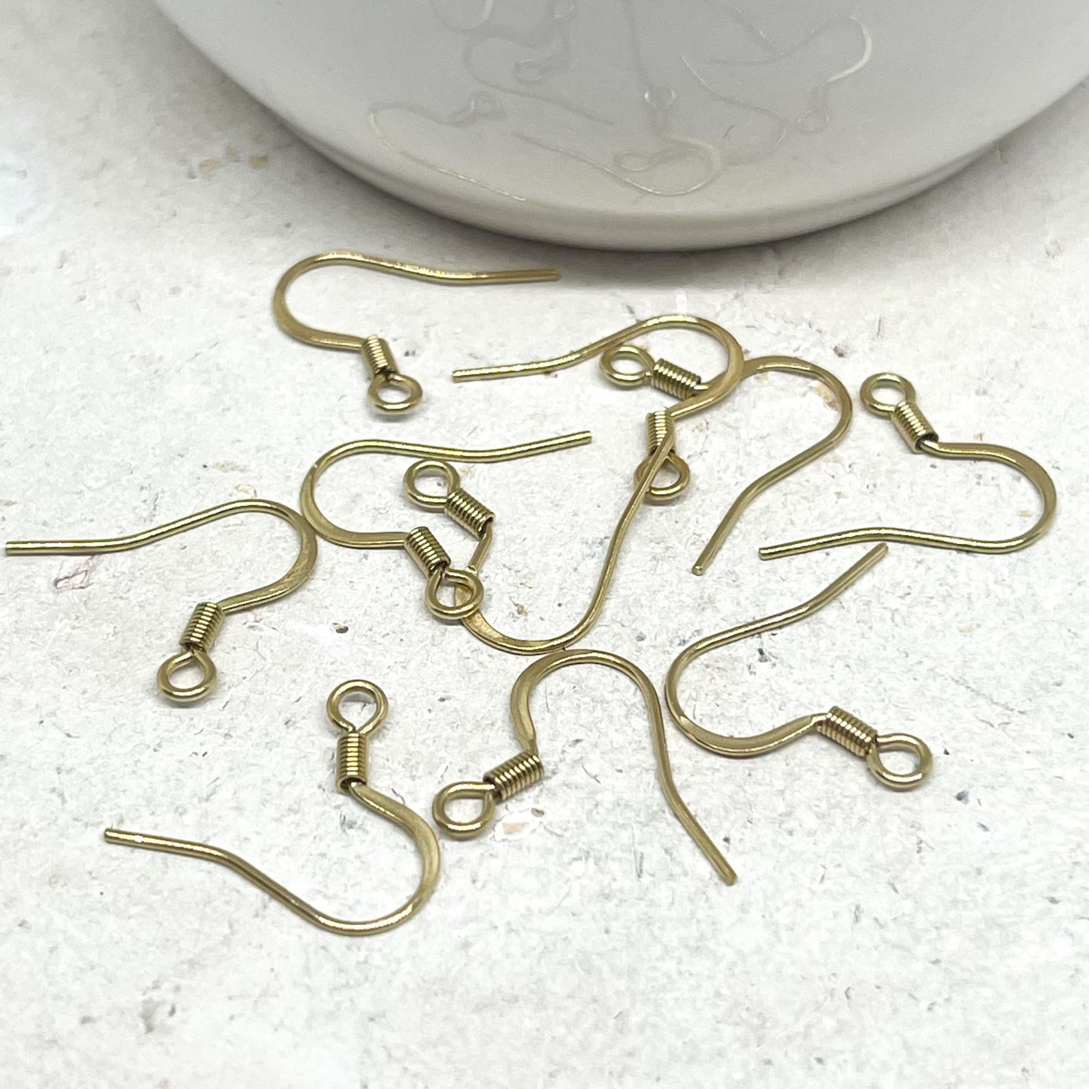 5 Paar französische Ohrhaken aus Edelstahl, Ionenplattierung, goldfarben.