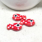 Porzellan Fisch Perle Rot mit weißen Punkten.
