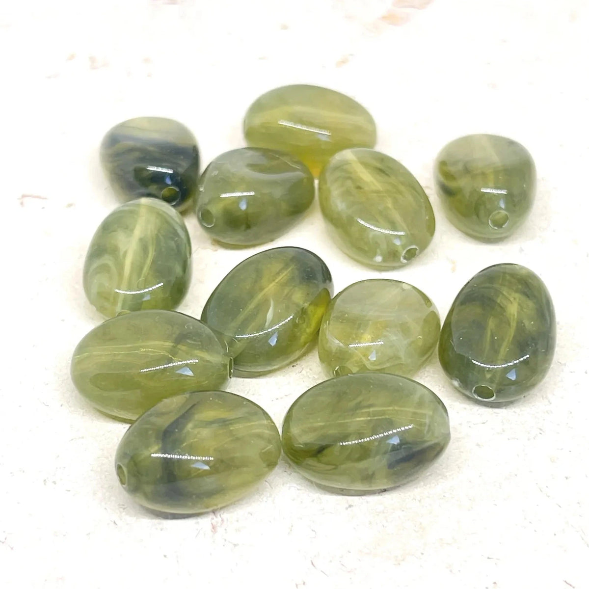 Acryl Perlen Oval 18mm x 13mm Olivgrün
