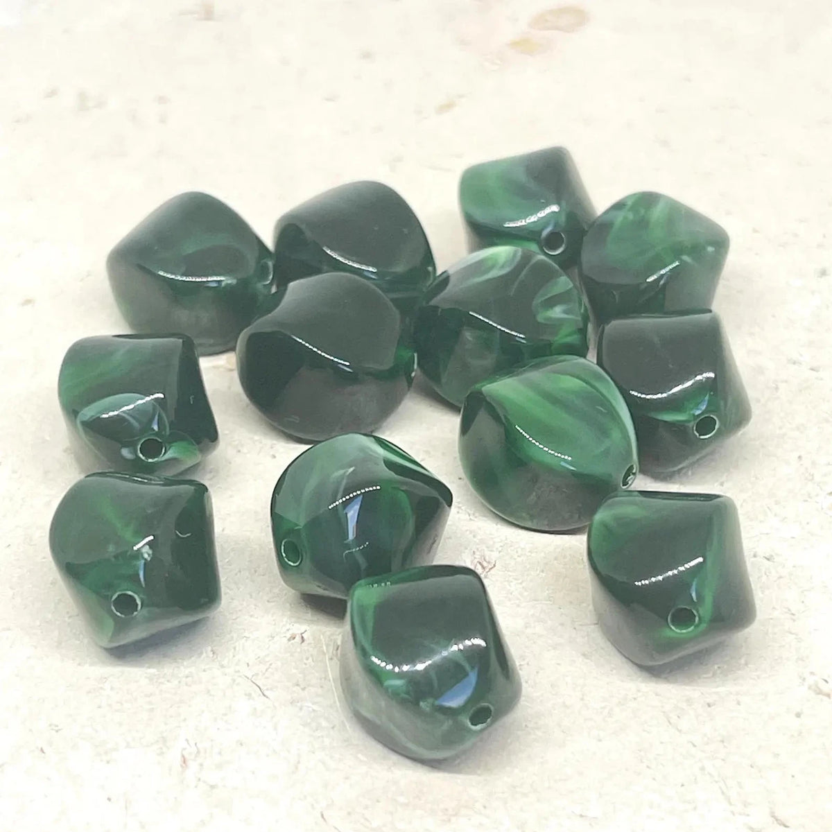 Acryl Perlen Oval 15mm x 12mm - Dunkelgrün