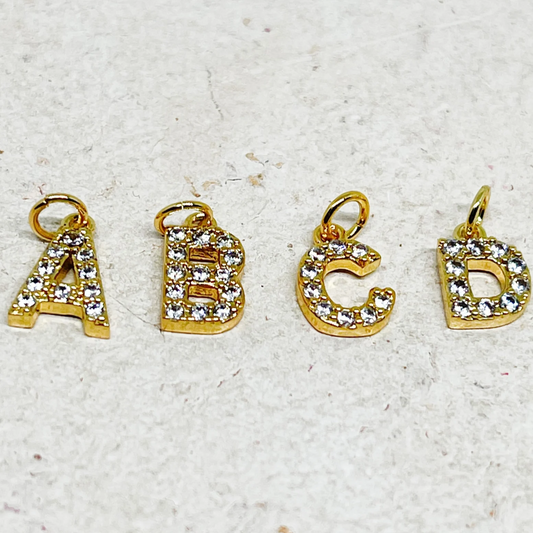Initialen Anhänger Alphabet Perlen A-Z vergoldete Buchstaben Charms Zirkon