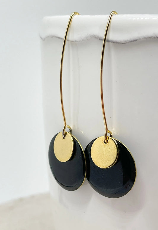 Hängeohrringe mit Emaille Plättchen, Schwarze Emaille Ohrringe