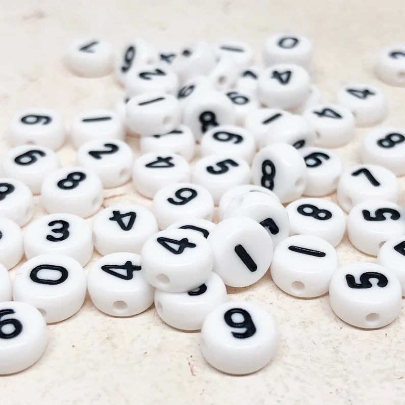 50 St. Perlen Zahlen 7mm 0-9 Acrylzahl - Weiß Schwarz