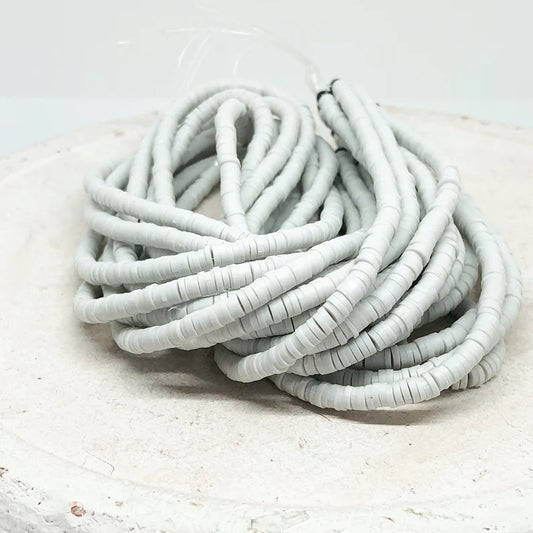 1 Strang Heishi Perlen, Polymer Clay Perlen Scheiben 4mm - Hellgrau