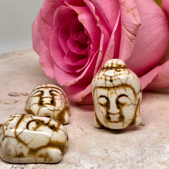 3St. Buddha Kopf Perlen aus syn. Howlith