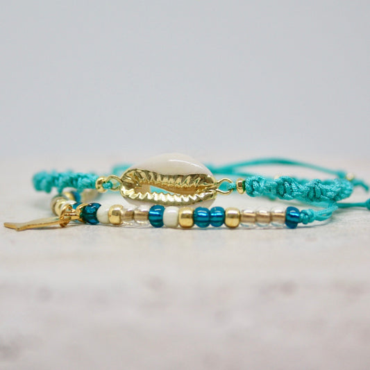 Armband mit Cauri Muschel und Fisch Anhänger