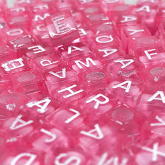 100 St. Buchstaben Perlen 6mm x 6mm Würfel - Rosa