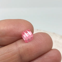 100 St. Buchstaben Perlen 6mm x 6mm Würfel - Rosa
