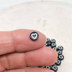 50 St. / 100 St. Schwarze Acrylperlen mit Herz, Schwarze Perlen 7mm, Buchstabenperlen mit Herz