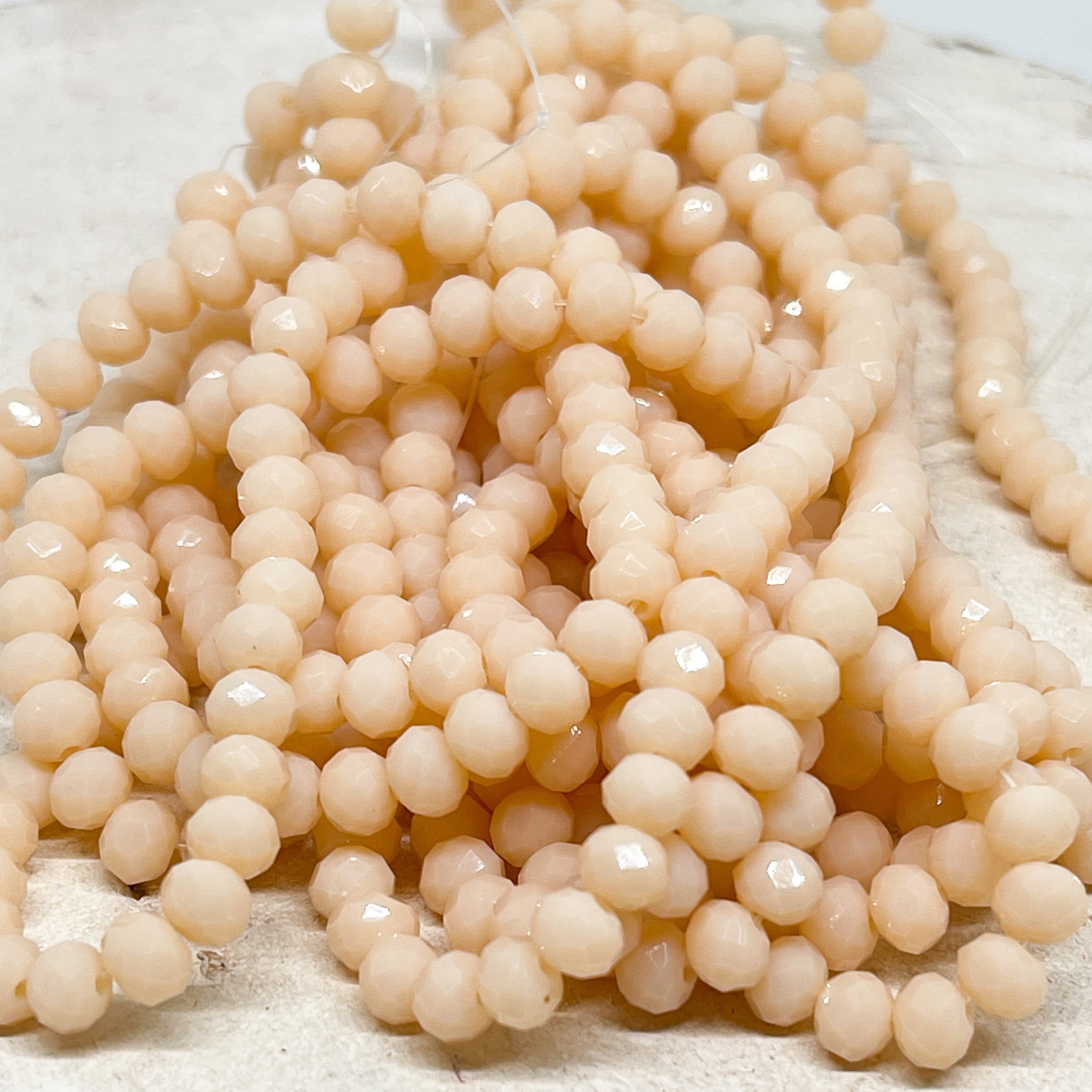 Kristallperlen 6mm Opak Beige