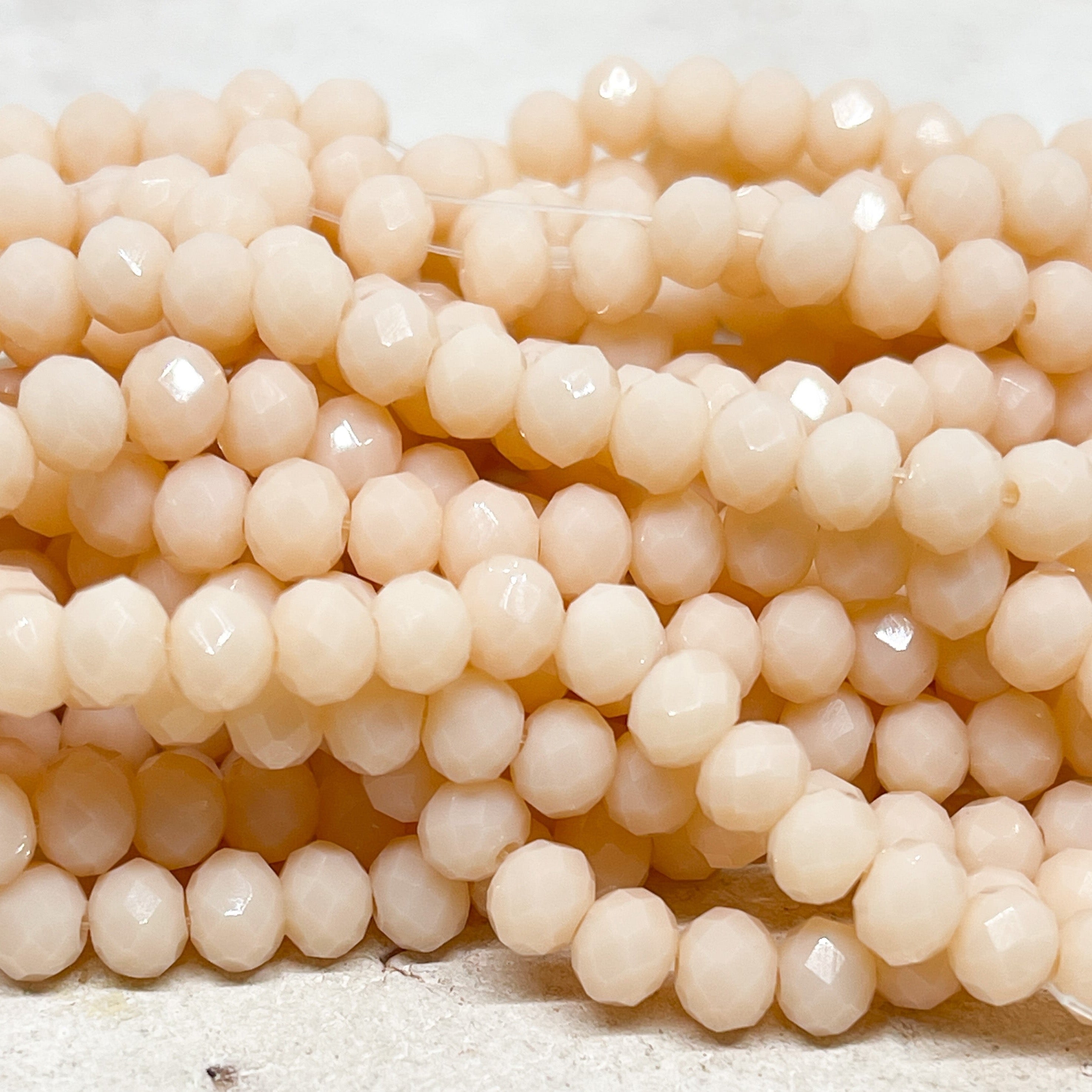 Kristallperlen 6mm Opak Beige